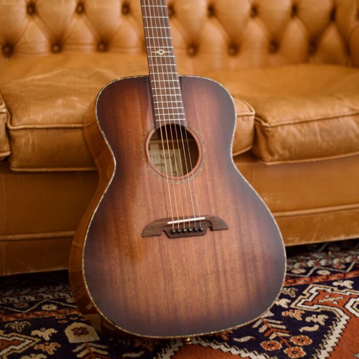 Guitarra Alvarez  MFA66SHB