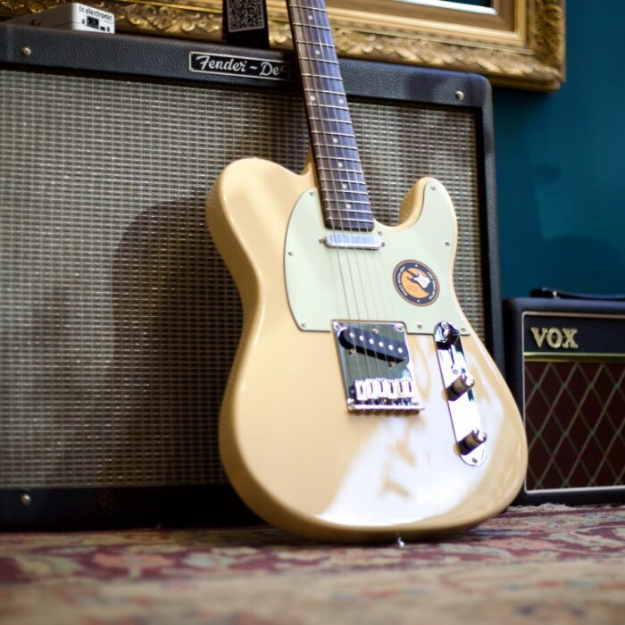 Guitarra Sire Larry Carlton T3 Vintage White