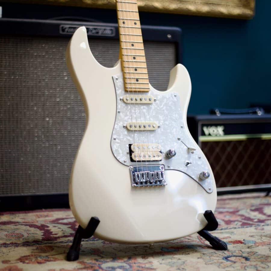 FGN BOS-M AWH - Guitarra Eléctrica Antique White Made in Japan - Imagen 3