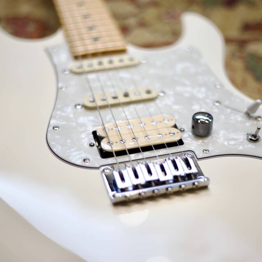 FGN BOS-M AWH - Guitarra Eléctrica Antique White Made in Japan - Imagen 7