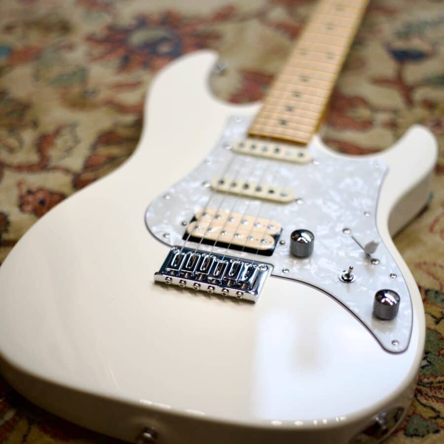 FGN BOS-M AWH - Guitarra Eléctrica Antique White Made in Japan - Imagen 5